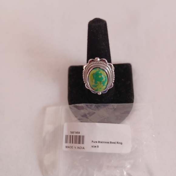 Mojave Green Turquoise 10.50 ctw Floral Ring in Stainless Steel - Picture 4 of 4